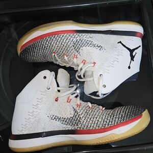 Jordan 31 Mens White and Black Sneakers
